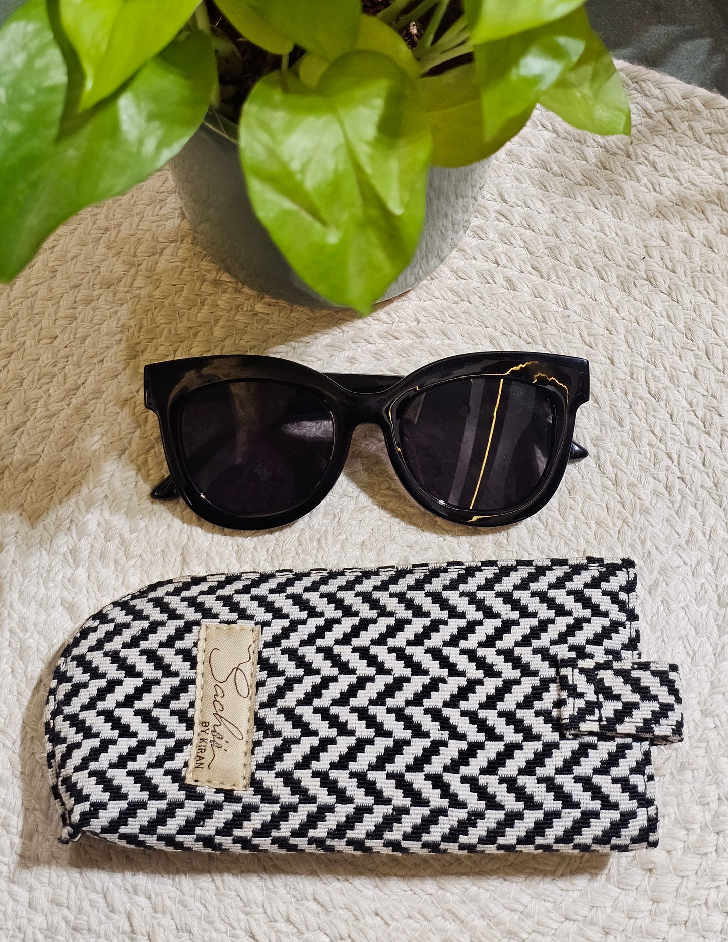 Tiny Zigzag Zest Sunglass Pouch