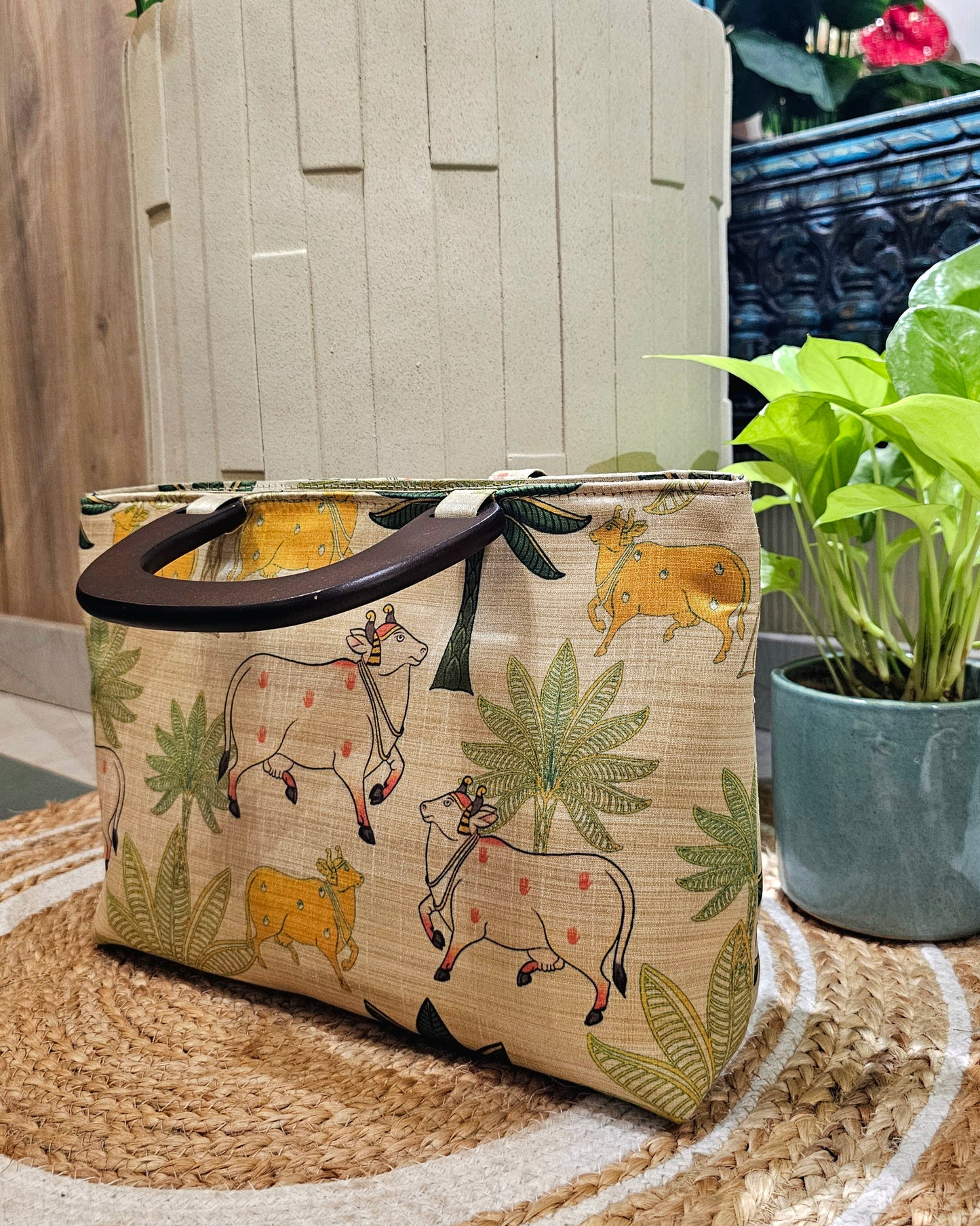 Pichwai beige Wooden Handle Bag
