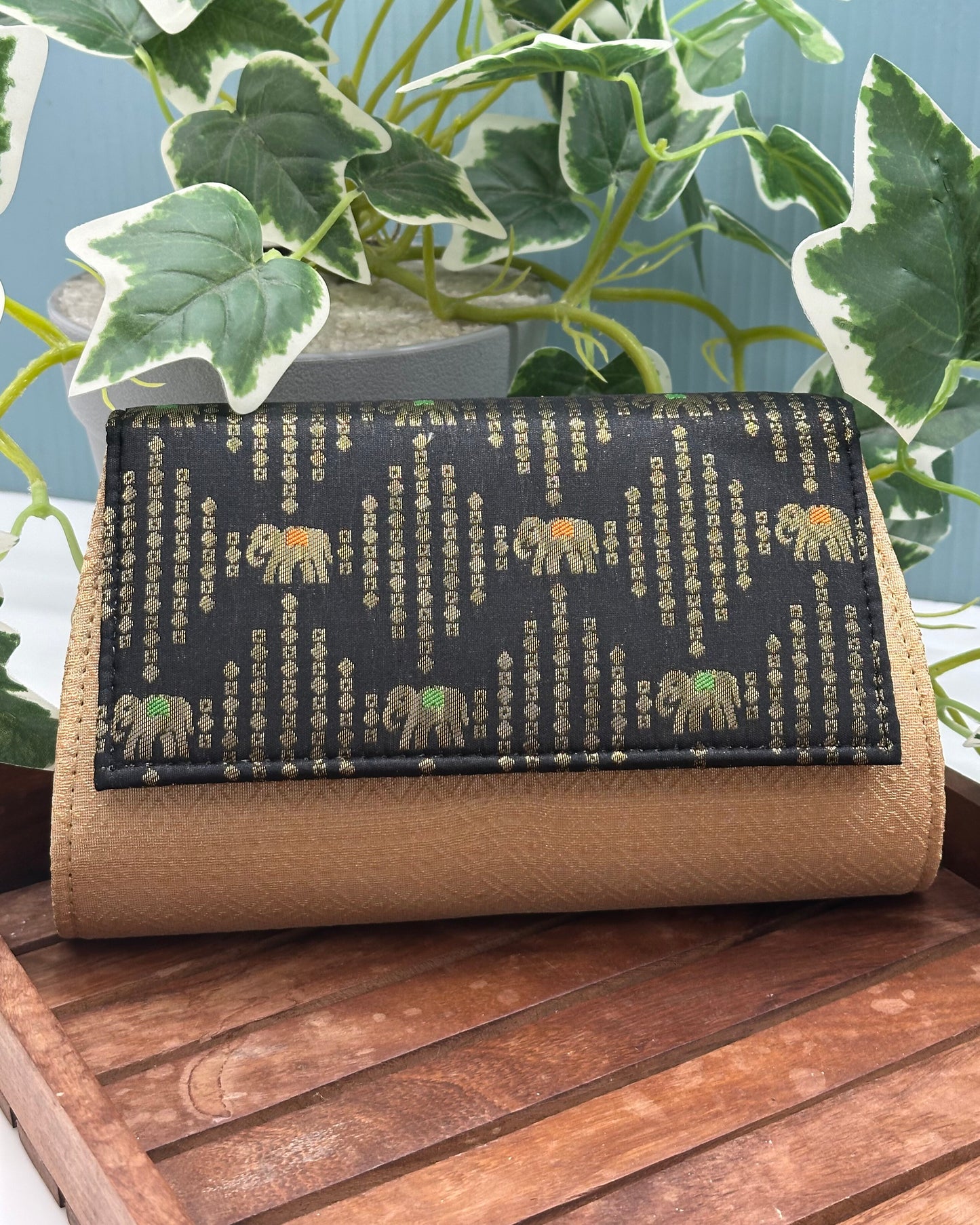 BLACK ELEPHANT BASIC CLUTCH