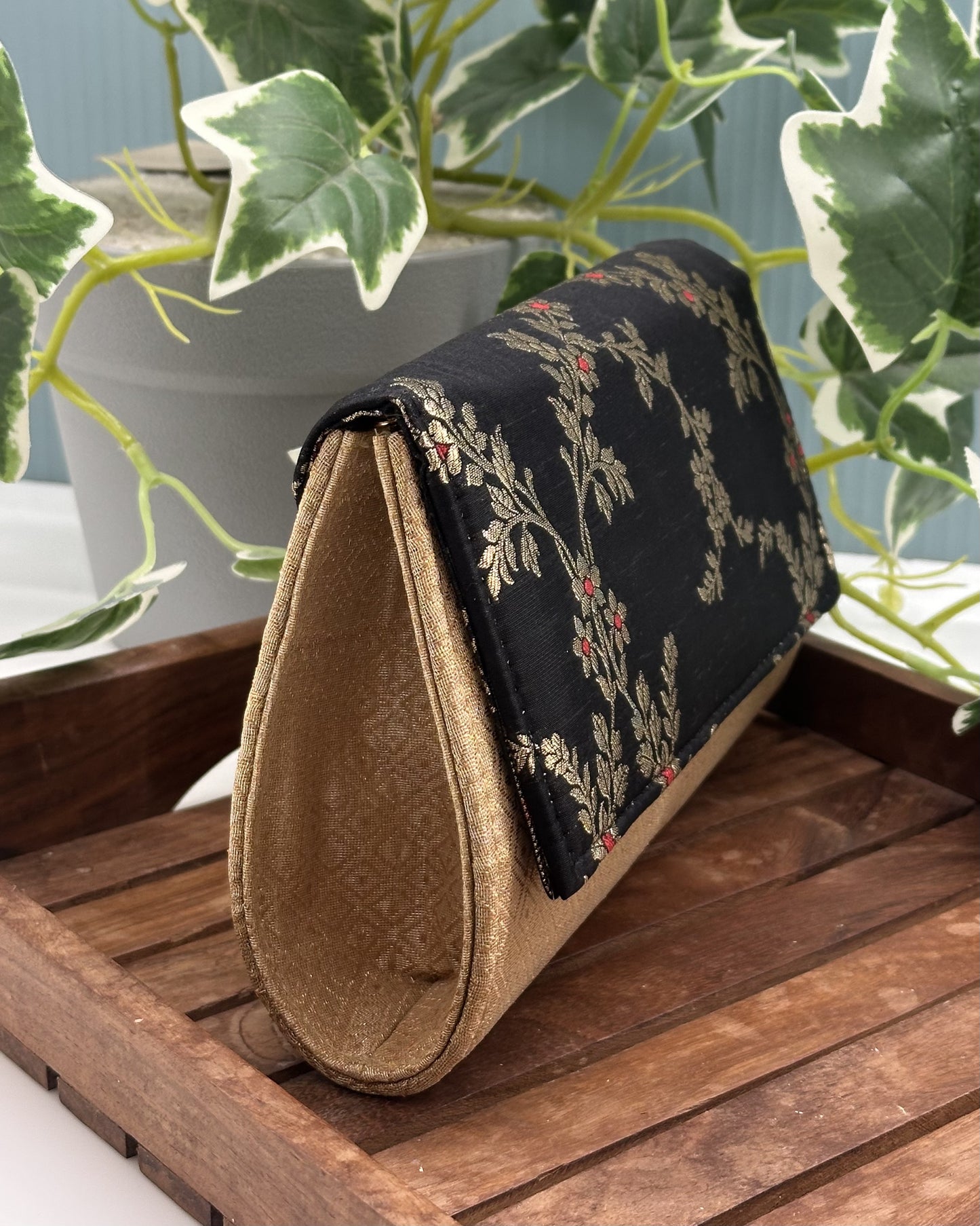 Black basic Clutch