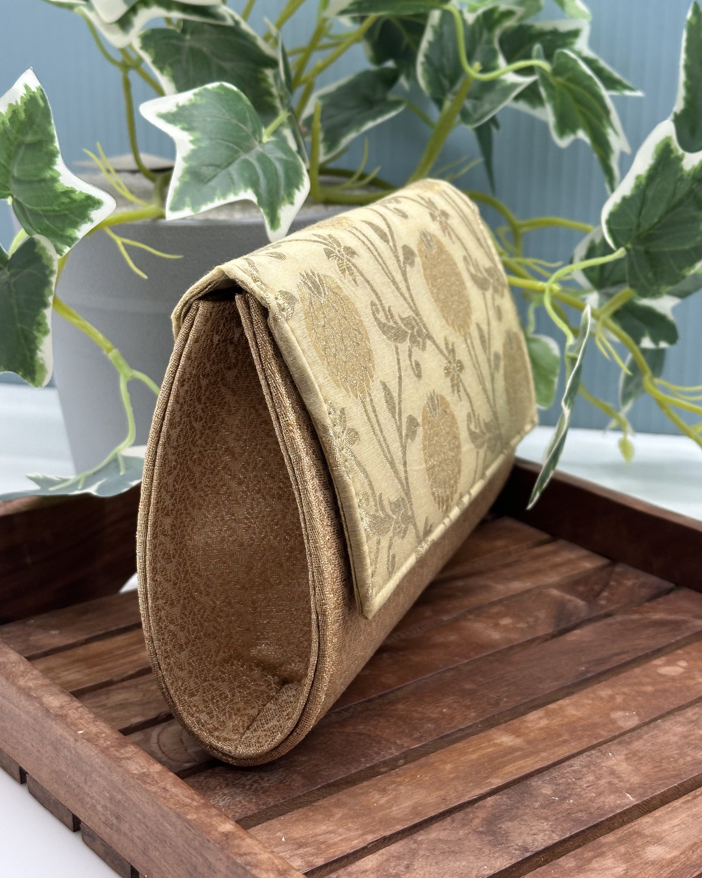 GOLD banarasi basic clutch