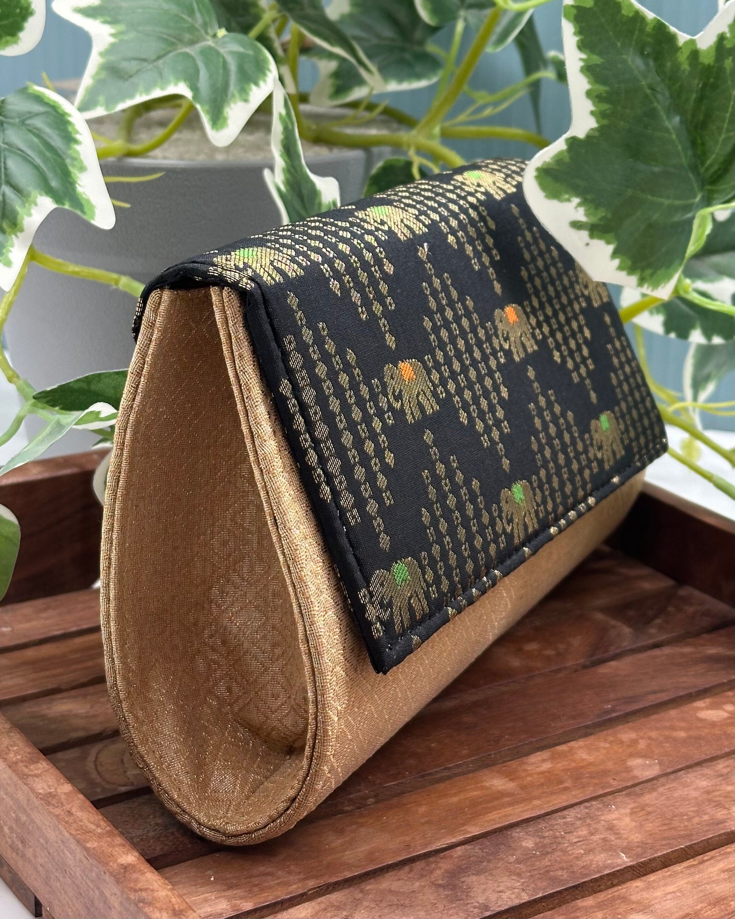 BLACK ELEPHANT BASIC CLUTCH