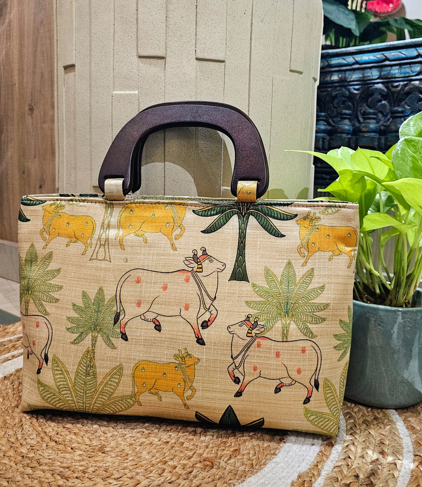 Pichwai beige Wooden Handle Bag