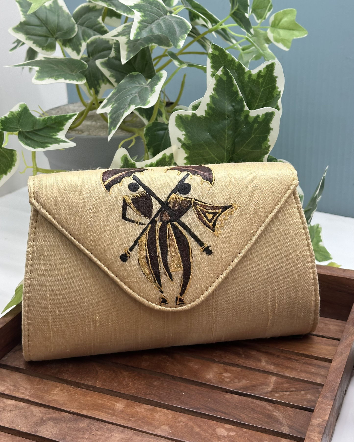Hand-painted Clutch Warli Figure