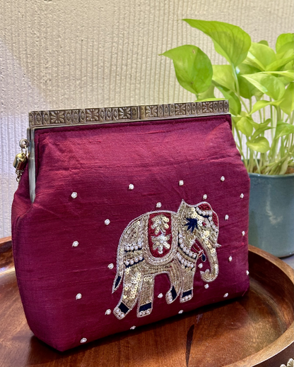 Elephant Motif Antique Frame Purse-maroon