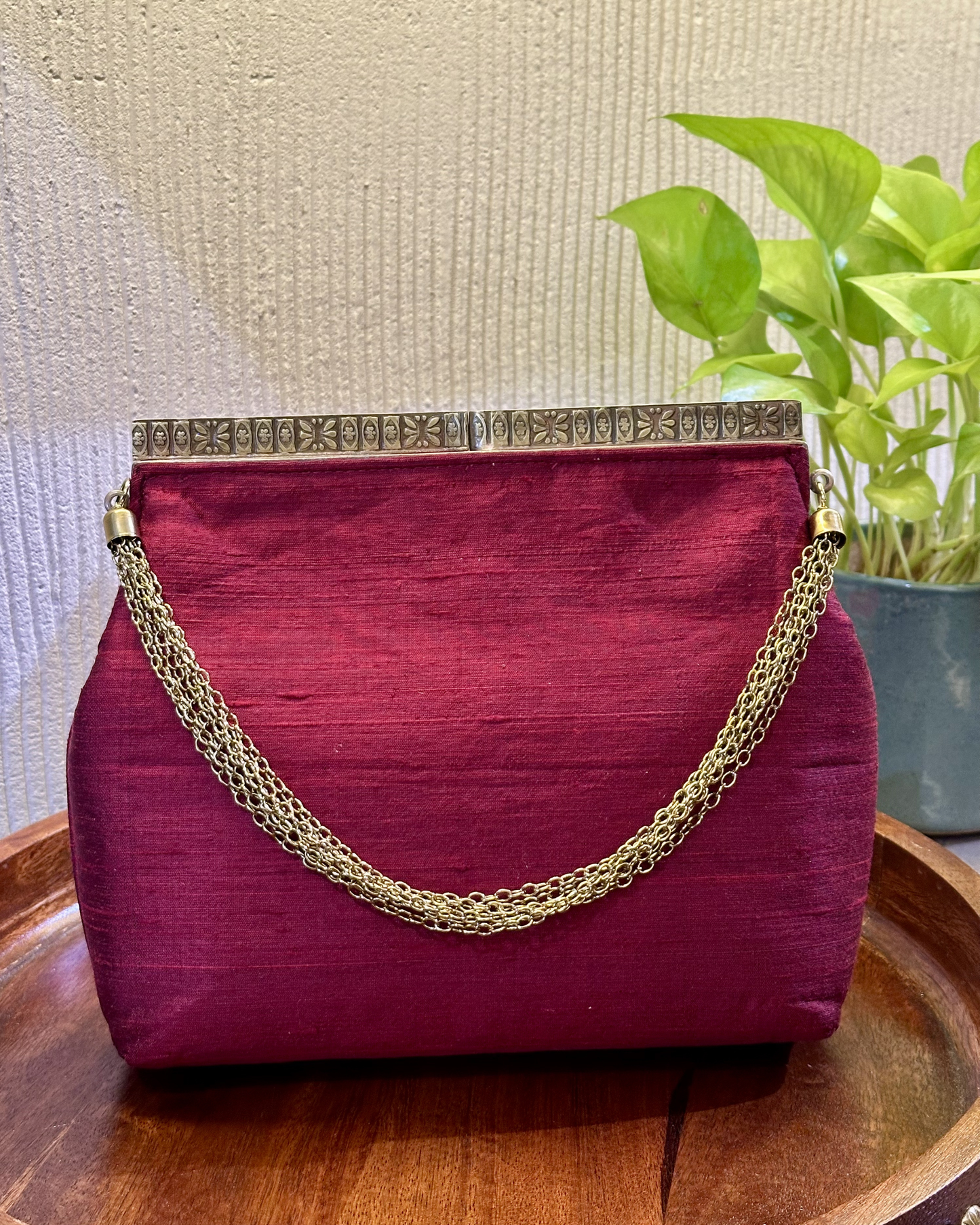 Elephant Motif Antique Frame Purse-maroon