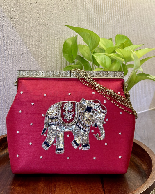 Elephant Motif Antique Frame Purse-red