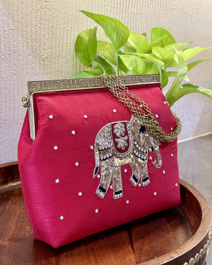Elephant Motif Antique Frame Purse-red