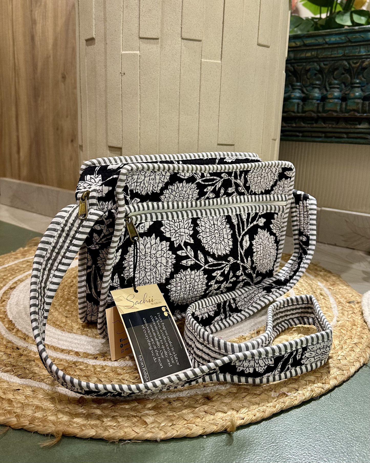 jaipur sling-Black and White