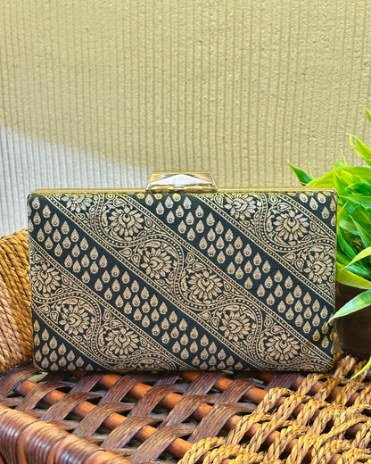 Two-Sided Black-White Box Clutch